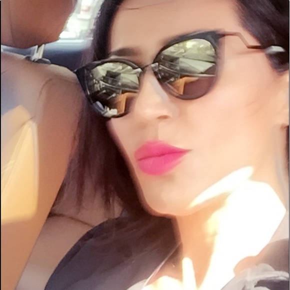 Fendi 🍂🍁 - Picture 7 of 7